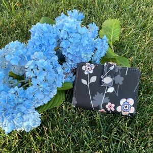 Vera Bradley - Lighten Up Wallet